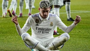 Số áo Valverde: Người tiếp quản áo số 8 của Toni Kroos